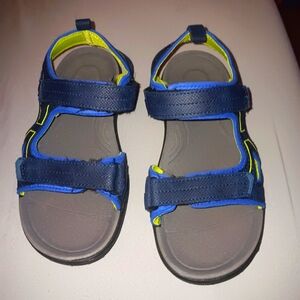 Boys size 4, Northside sandals